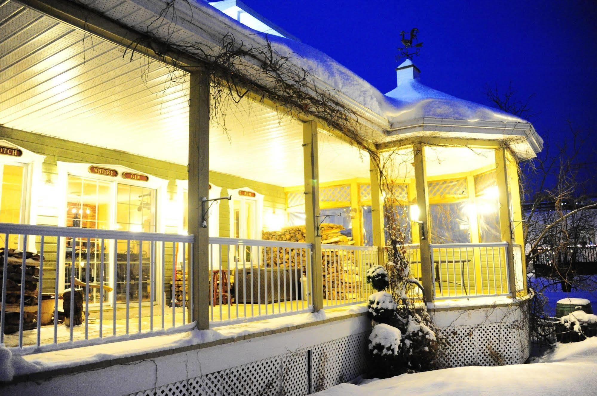 L'Authentique Auberge De Charlevoix Hotel Les Eboulements Exterior photo